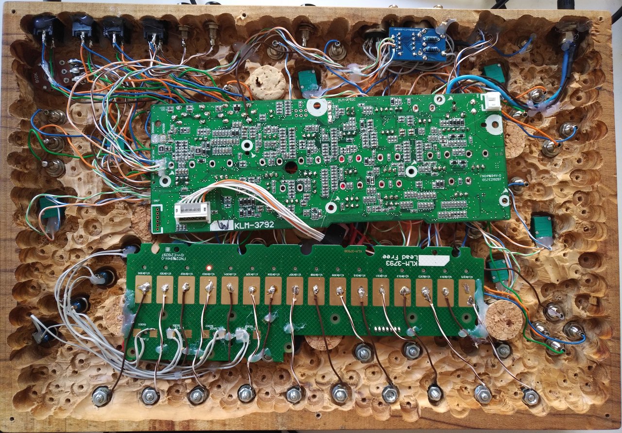 The final wiring. You can see the MIDI board in the top right.